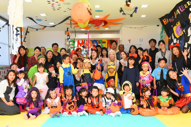 バケーションキッズのハロウィンパーティの集合写真